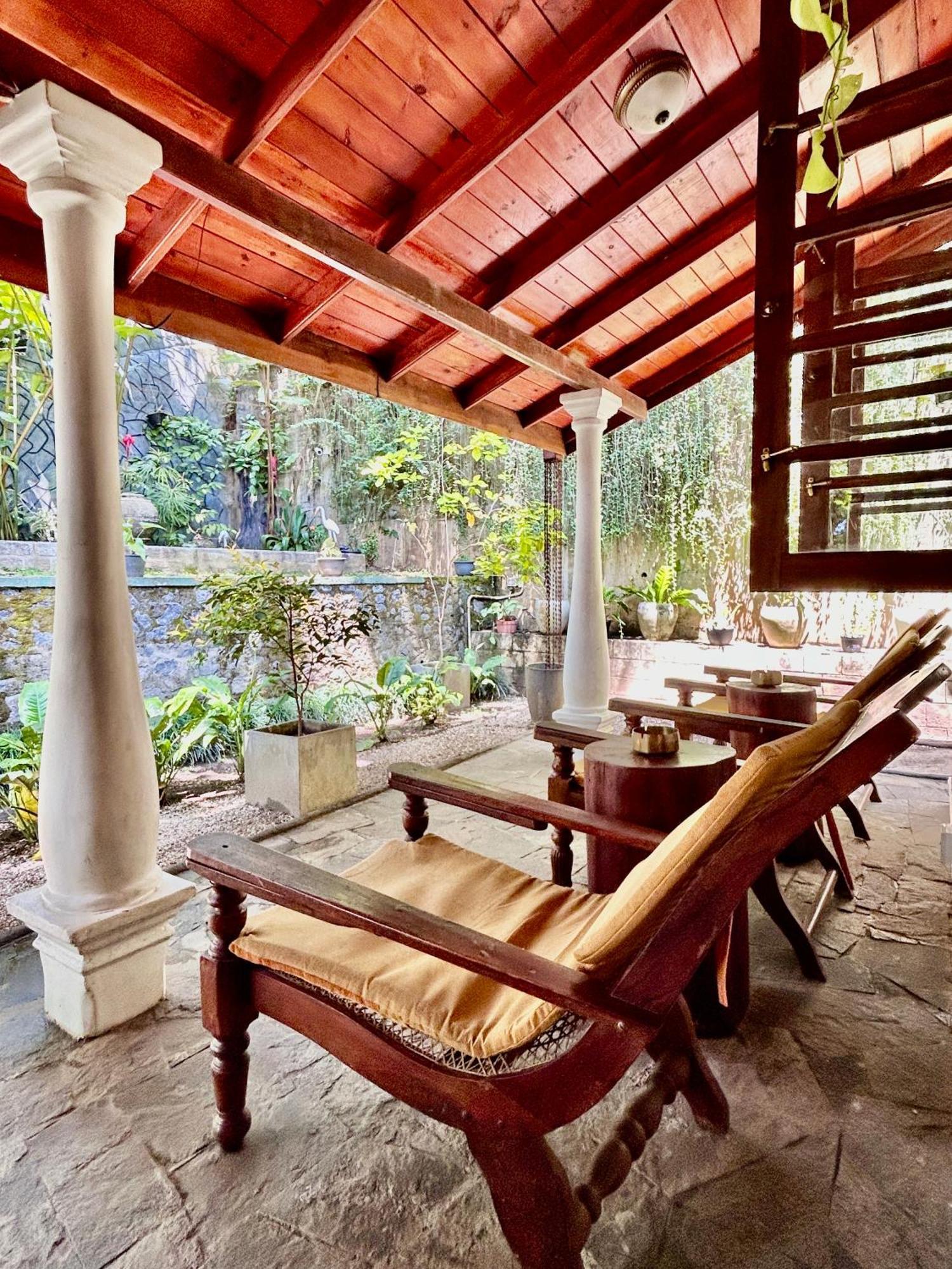 Colonial Residence Kandy Buitenkant foto
